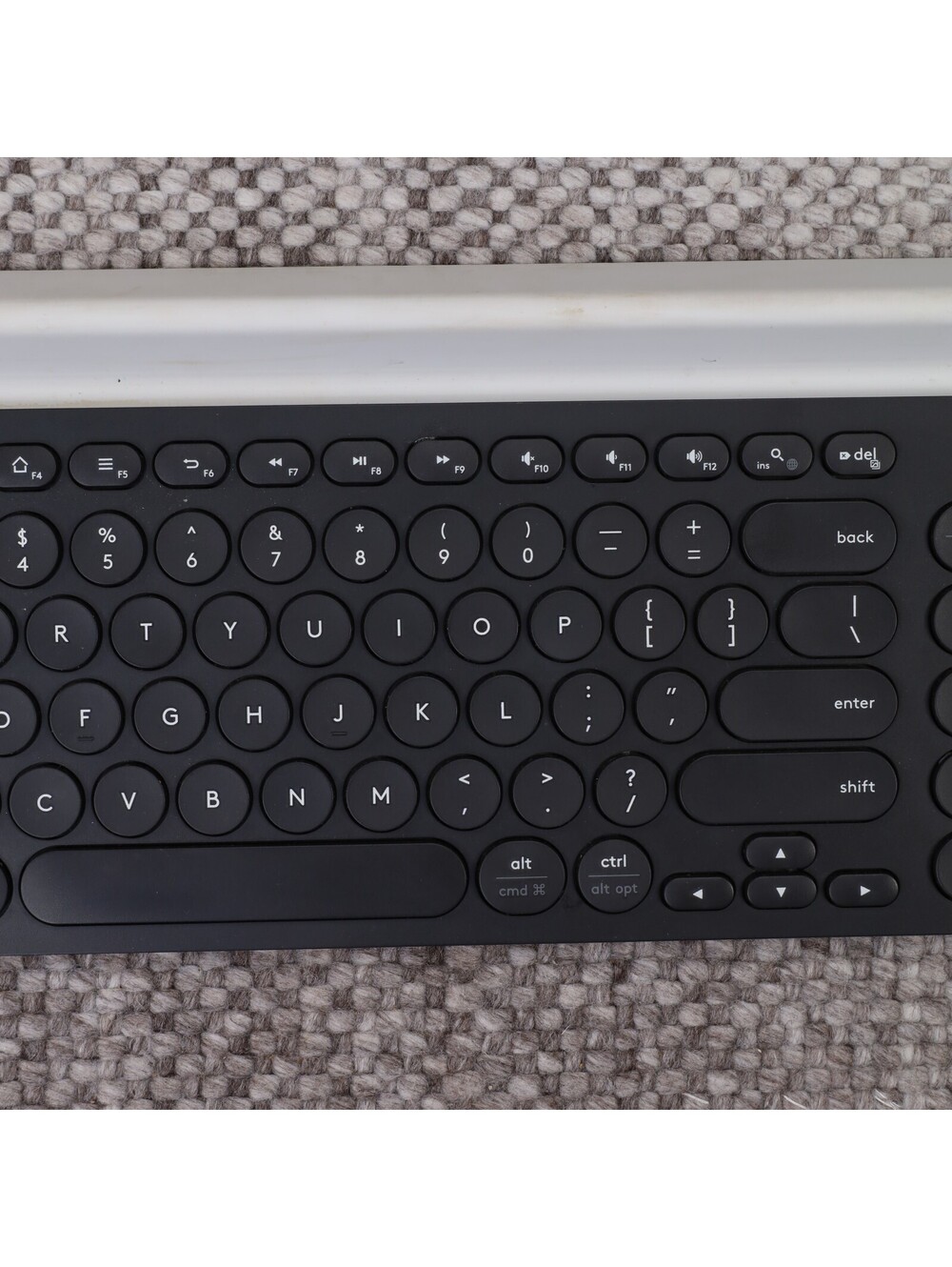 Logitech K780 Multi-Device Wireless Keyboard Bluetooth Numeric Keypad Compact - Picture 3 of 6